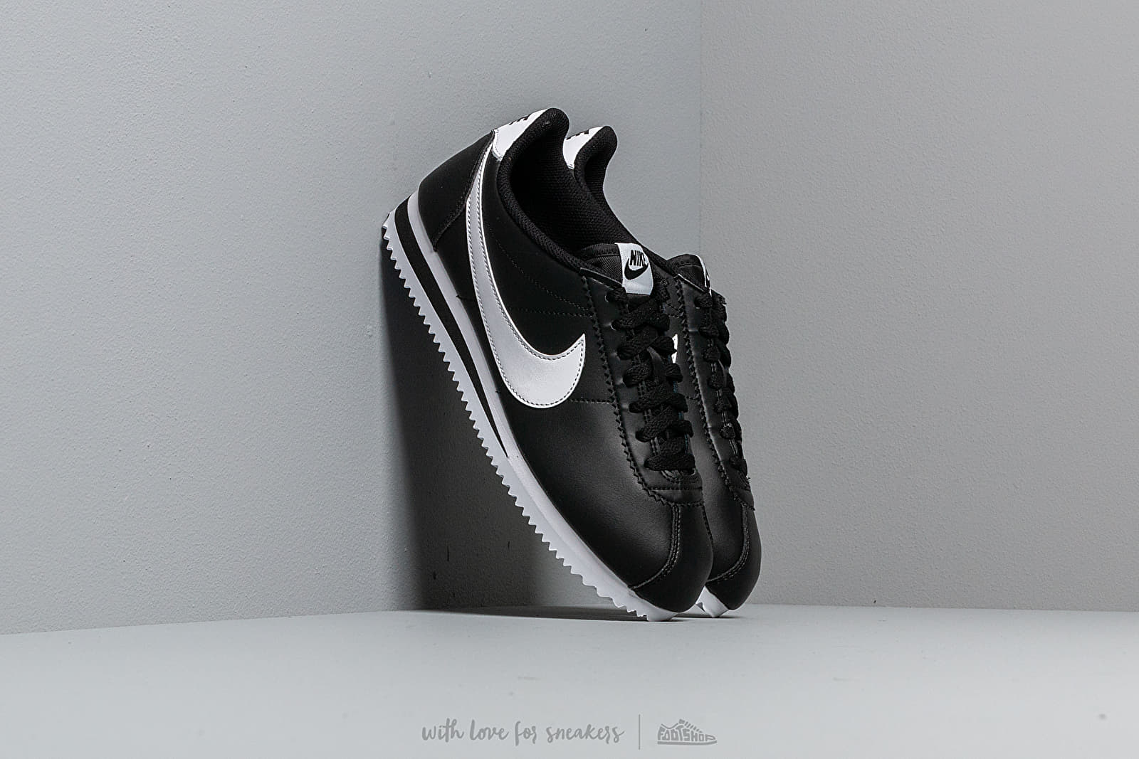 Nike Wmns Classic Cortez Leather Black/ White-White 6383