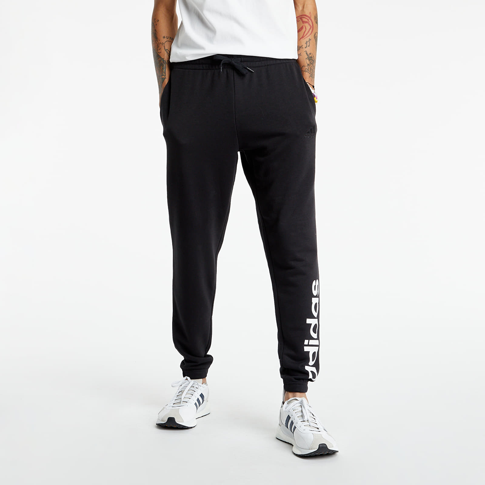 Дънки и панталони adidas French Terry Tapered Elastic Cuff Logo Joggers Black 125029_S