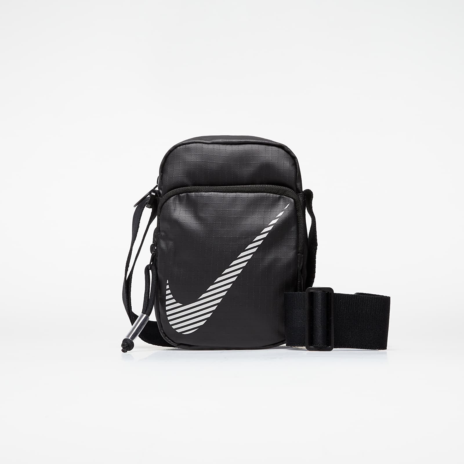 Crossbody чанти Nike Sportswear Heritage Winterized Cross Body Bag Black/ Black/ Reflective 563992