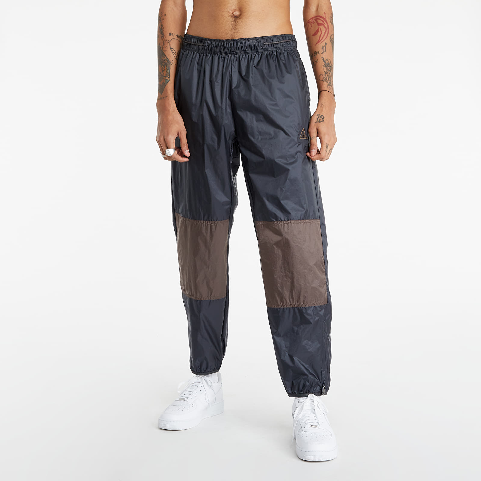 Дънки и панталони Nike ACG CC Windshell Pant Dk Smoke Grey/ Ironstone/ Ironstone 721180