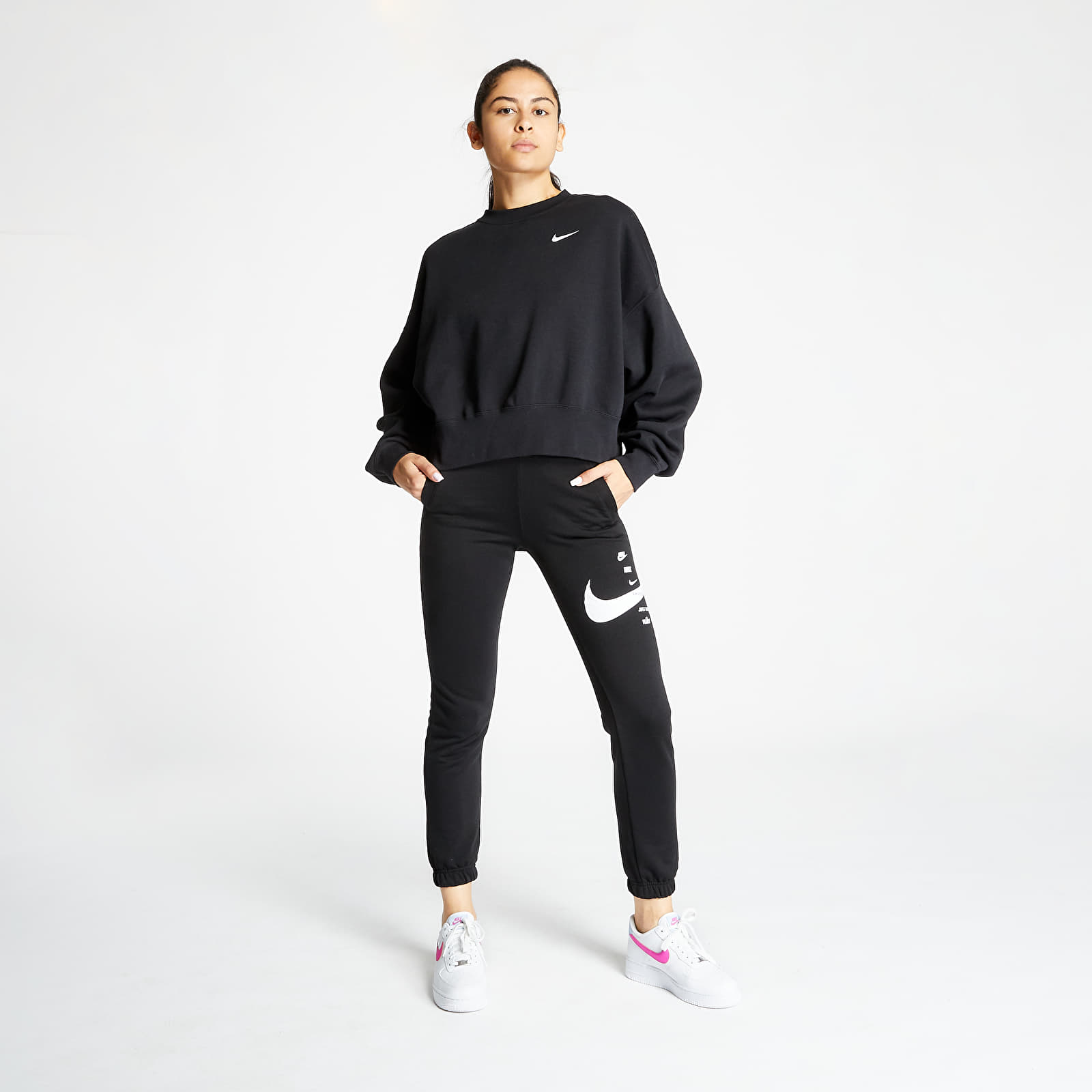 Суичъри и пуловери Nike Sportswear Essential Fleece Crewneck Black/ White 439948
