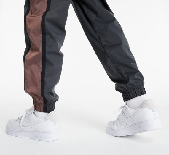 Найлонови панталони Nike Sportswear Woven LND Cb Am Pants Dk Smoke Grey/ Smokey Mauve/ Black/ Black 567859