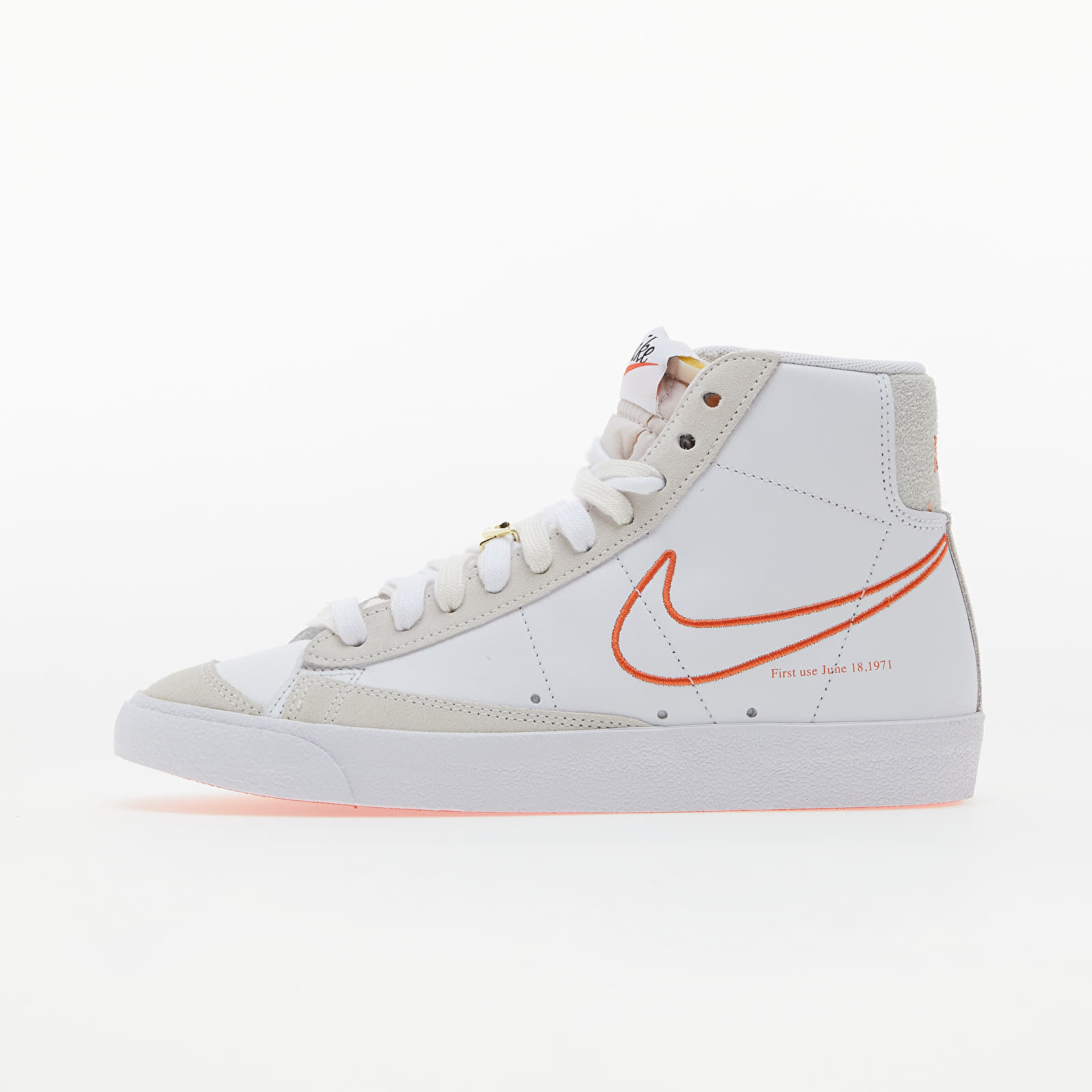 Дамски кецове и обувки Nike W Blazer Mid ’77 SE White/ Orange-Summit White-Sail 871864