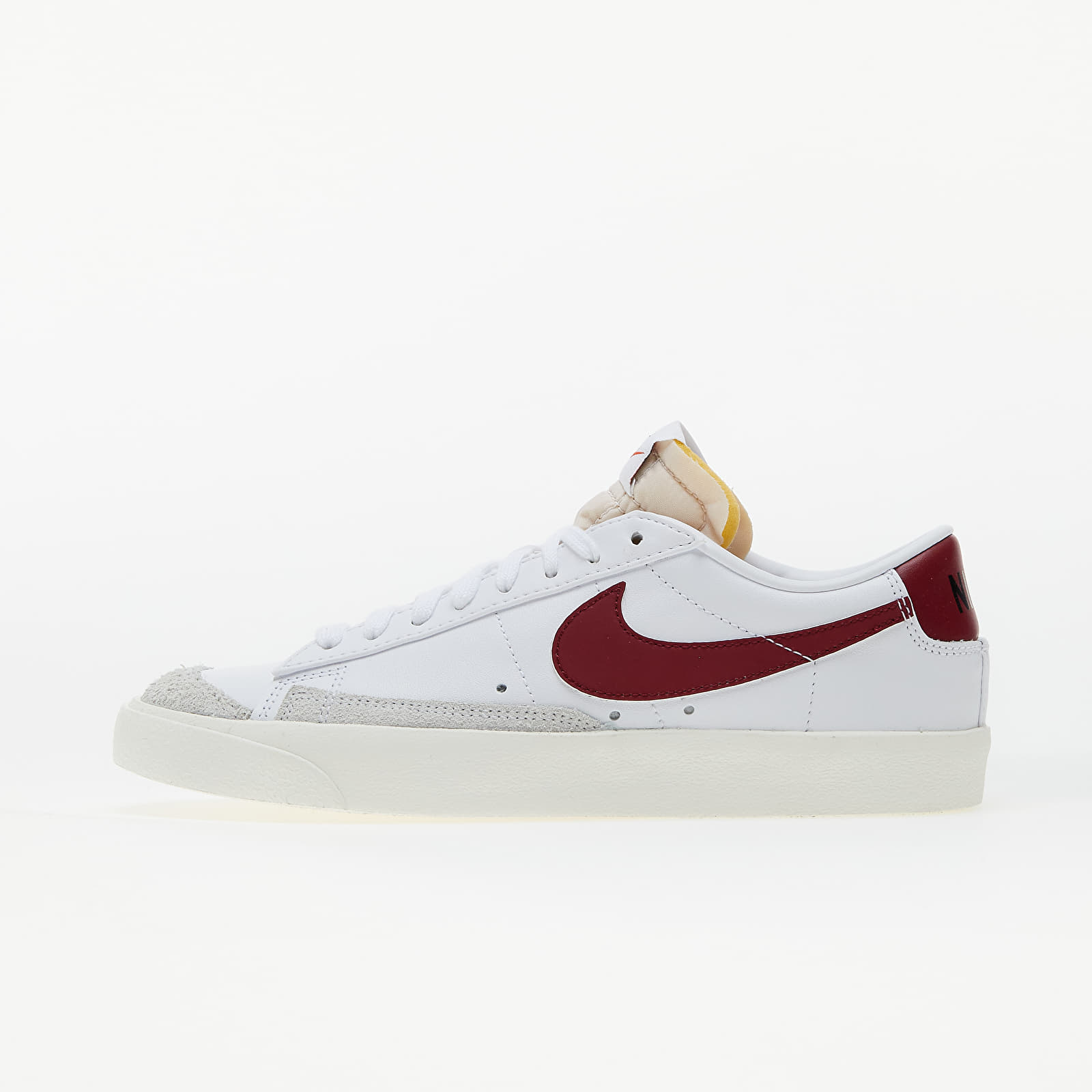 Мъжки кецове и обувки Nike Blazer Low ’77 Vintage White/ Team Red-White-Sail 978175
