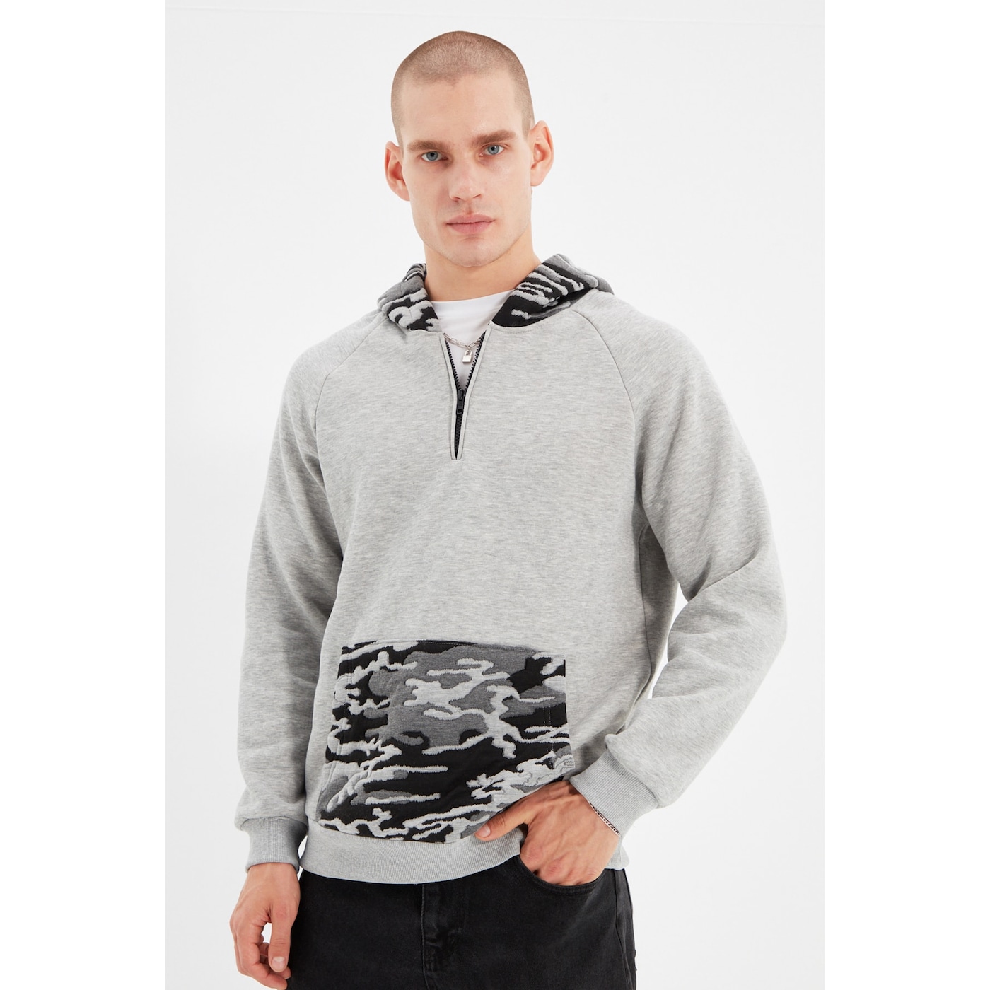 Мъже  Мъжко облекло  Суичъри  Суичъри с цип Trendyol Gray Men’s Regular Fit Hooded Long Sleeve Sweatshirt 1686818-8607531