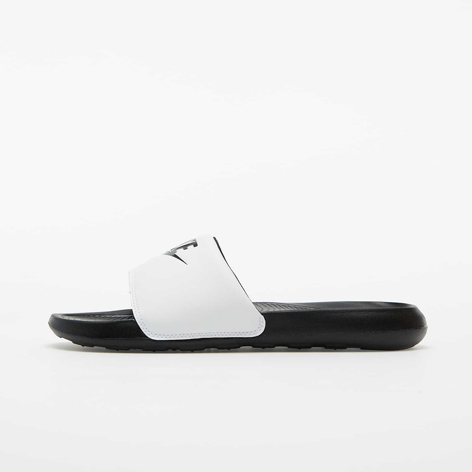 Мъжки кецове и обувки Nike Victori One Slide Black/ Black-White 782101