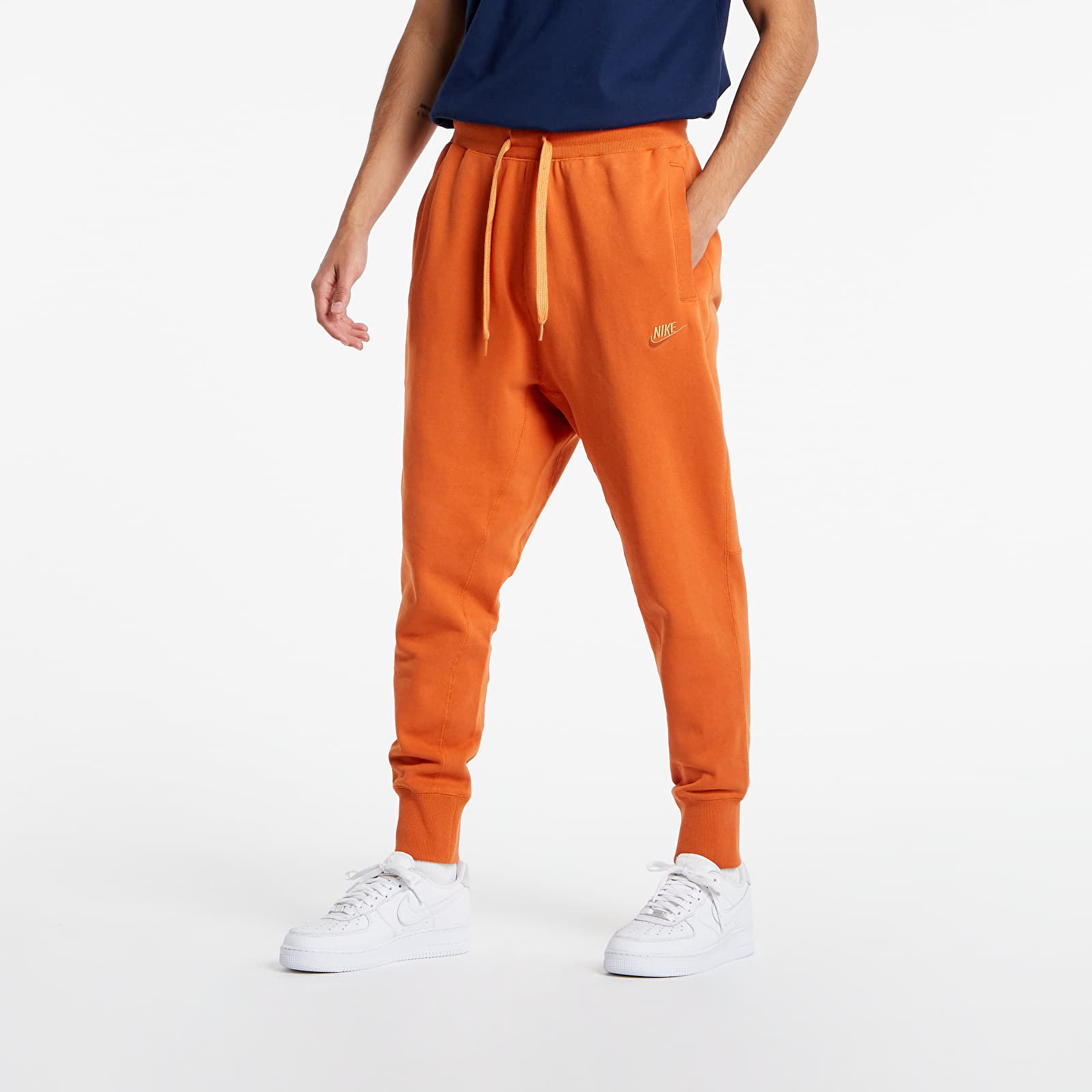 Дънки и панталони Nike Sportswear M NSW Pant Classic Sport Spice/ Hot Curry 1063771
