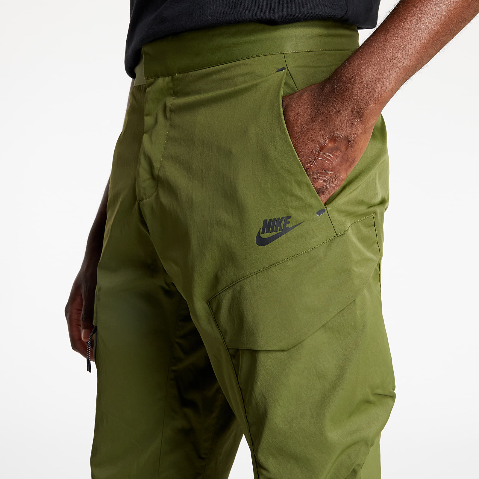 Дънки и панталони Nike Sportswear Tech Essentials M Woven Unlined Utility Pants Rough Green/ Black 873250