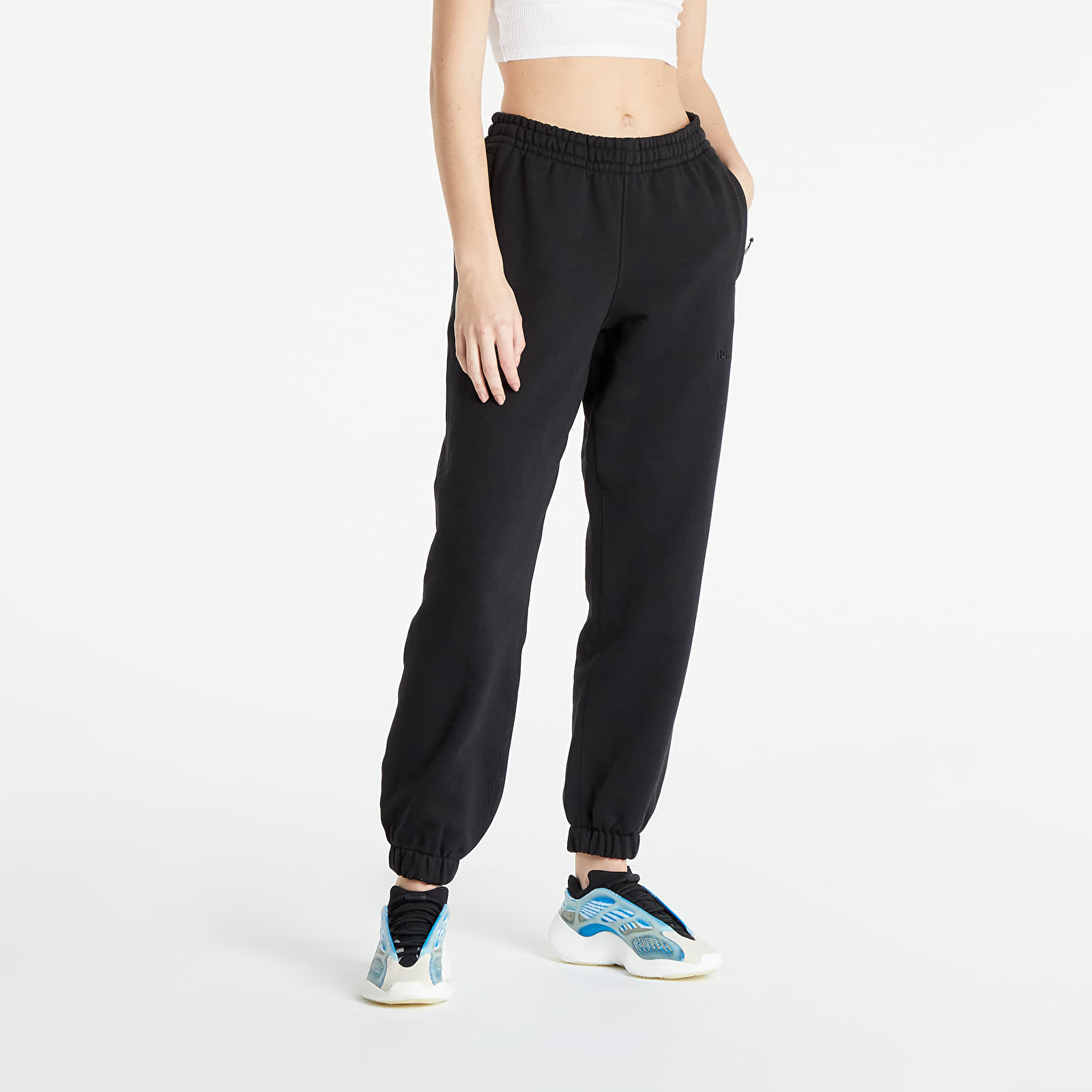 Дънки и панталони adidas x Pharrell Williams Basics Sweatpants Black 986563