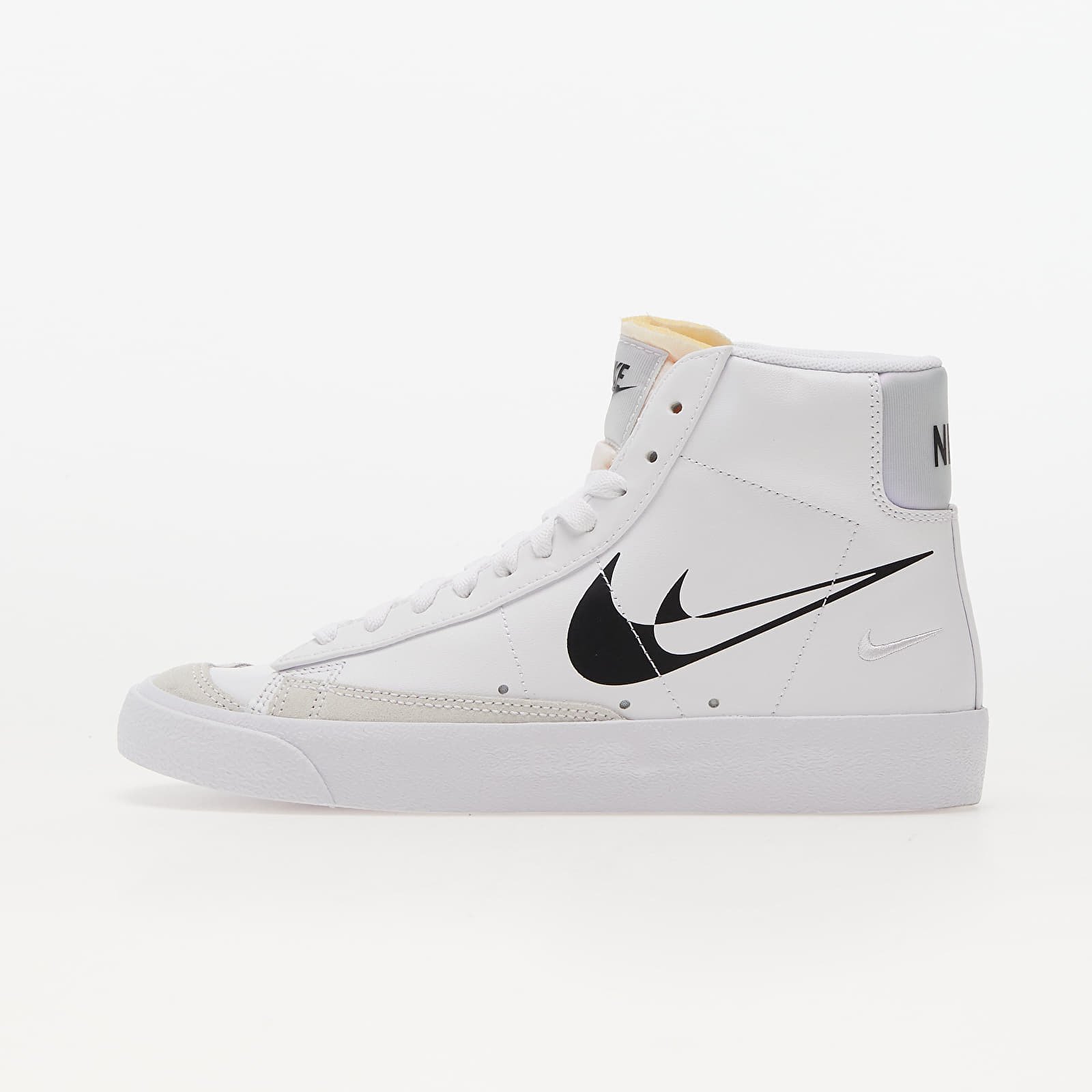 Дамски кецове и обувки Nike Wmns Blazer Mid ’77 White/ Black 1083205