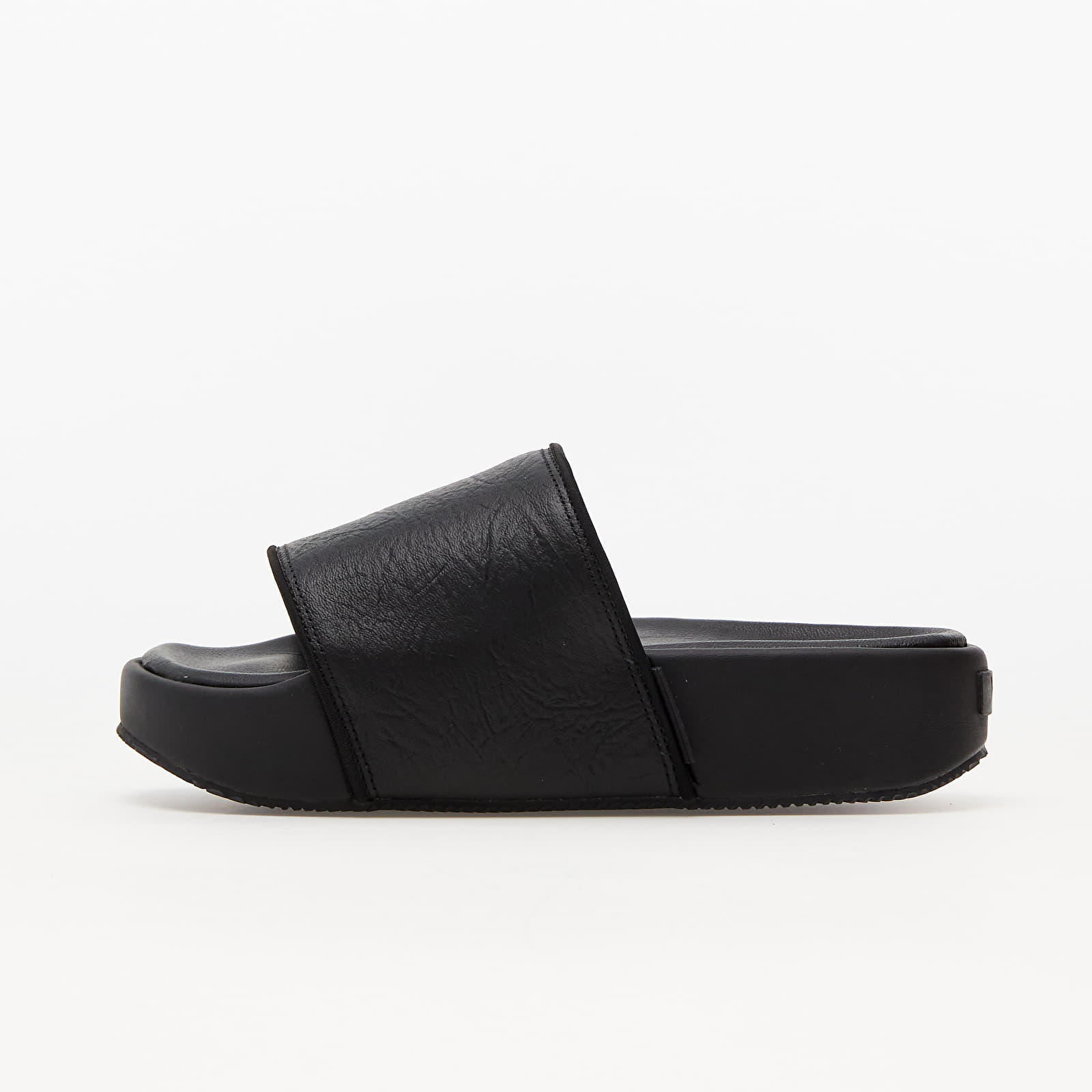 Мъжки кецове и обувки Y-3 Slide Black/ Black/ Core White 1332640