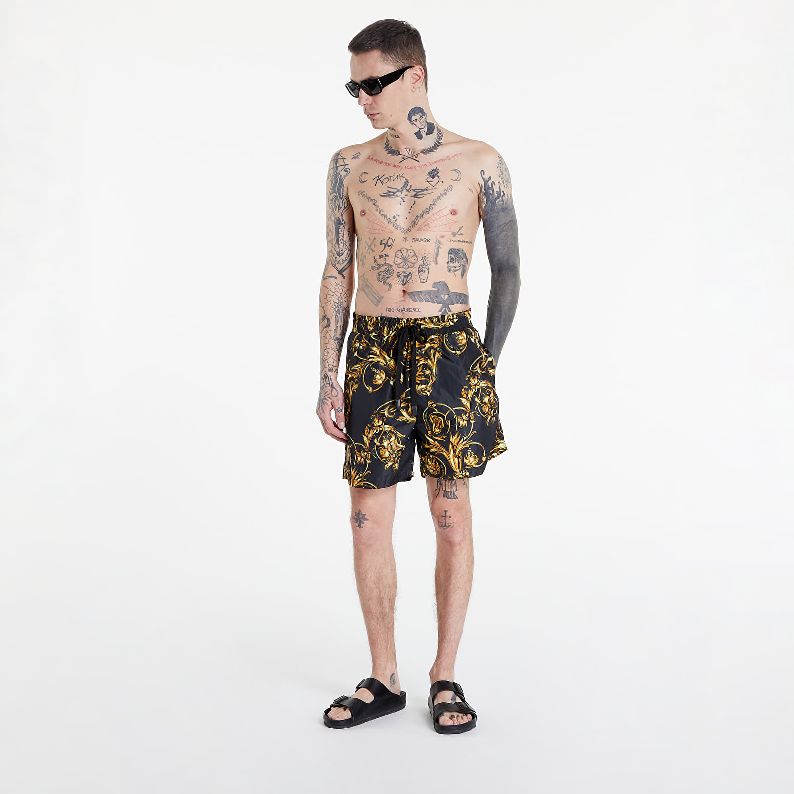 Къси панталони Versace Jeans Couture 50D Printed Garland Shorts Black/ Gold 1338082